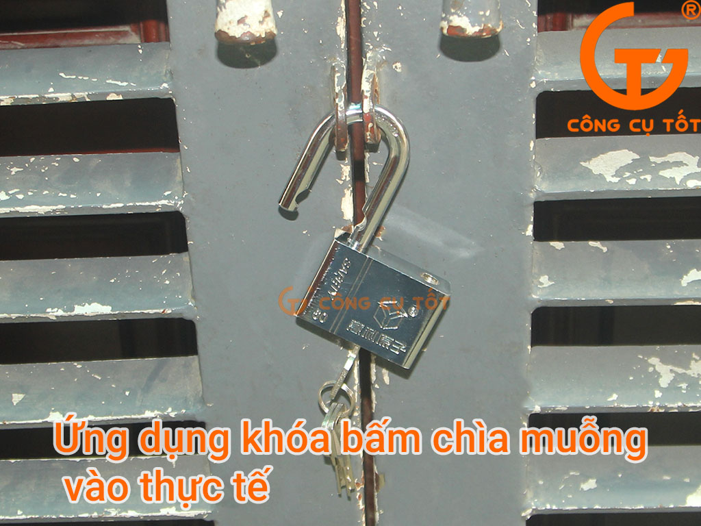 Khóa chìa muỗng được sử dụng để khóa cửa nhà, khóa cổng, hàng quán